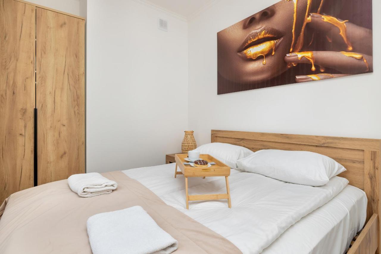 Beautiful One Bedroom Apartment Zamkowa By Rent Like Home Danzica Esterno foto