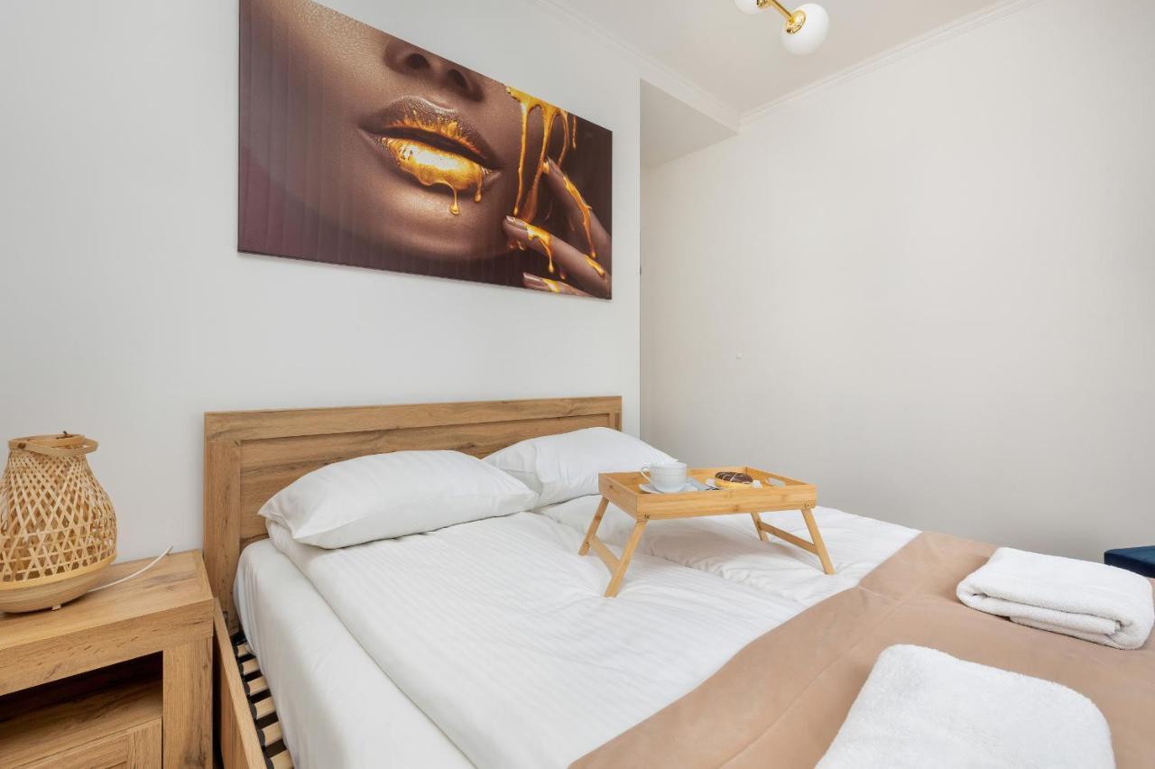 Beautiful One Bedroom Apartment Zamkowa By Rent Like Home Danzica Esterno foto