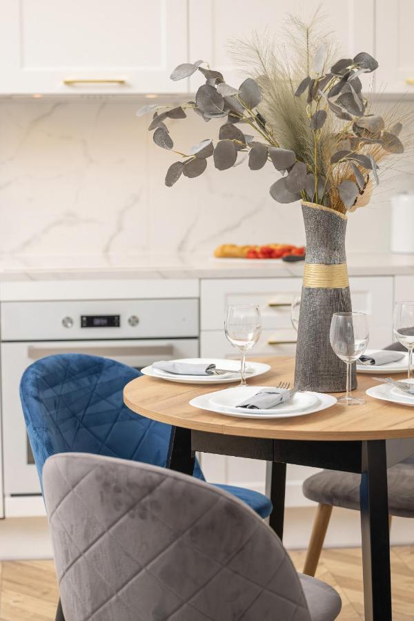Beautiful One Bedroom Apartment Zamkowa By Rent Like Home Danzica Esterno foto